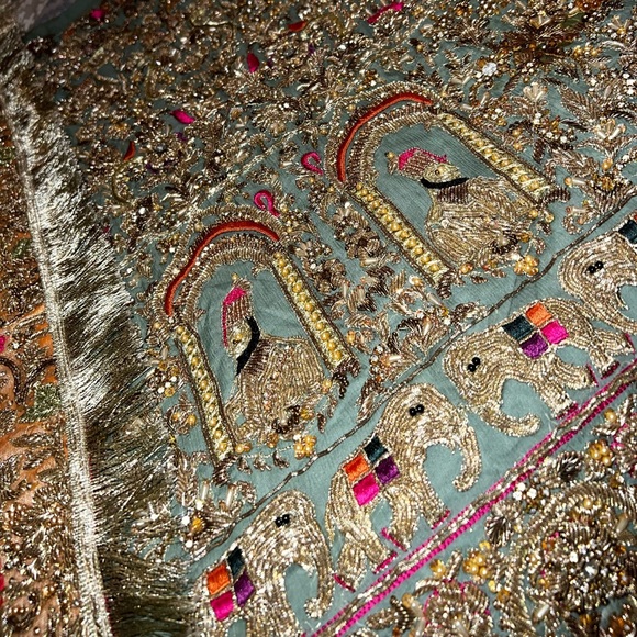 Beautiful customized, hand-made outfit from Pakistan. - Picture 4 of 6